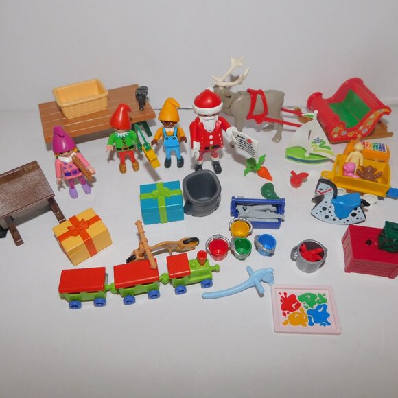 Playmobil 2021 Christmas Advent Calendar Figure & Item Lot Santa Elves Toys READ - Picture 2 of 10